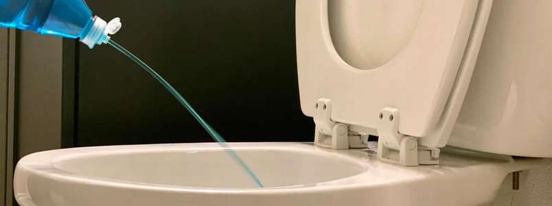 Chemical cleaner for clogged toilet