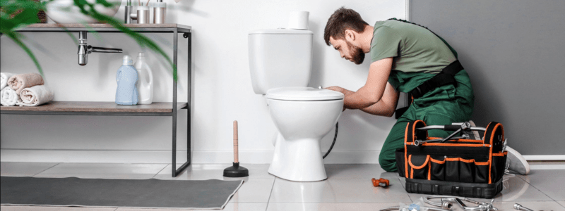 Professional Plumber To Fix Toilet Overflow